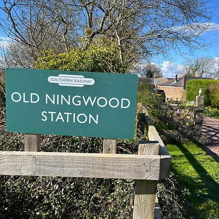 Old Ningwood Station Bed & Breakfast, Ningwood, Isle Of Wight Po41 0Tg Brook  Eksteriør billede
