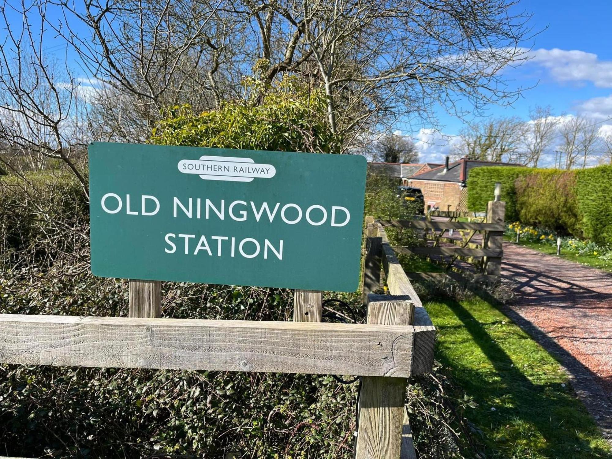 Old Ningwood Station Bed & Breakfast, Ningwood, Isle Of Wight Po41 0Tg Brook  Eksteriør billede