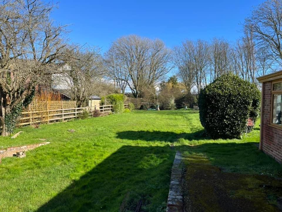 Old Ningwood Station Bed & Breakfast, Ningwood, Isle Of Wight Po41 0Tg Brook  Eksteriør billede